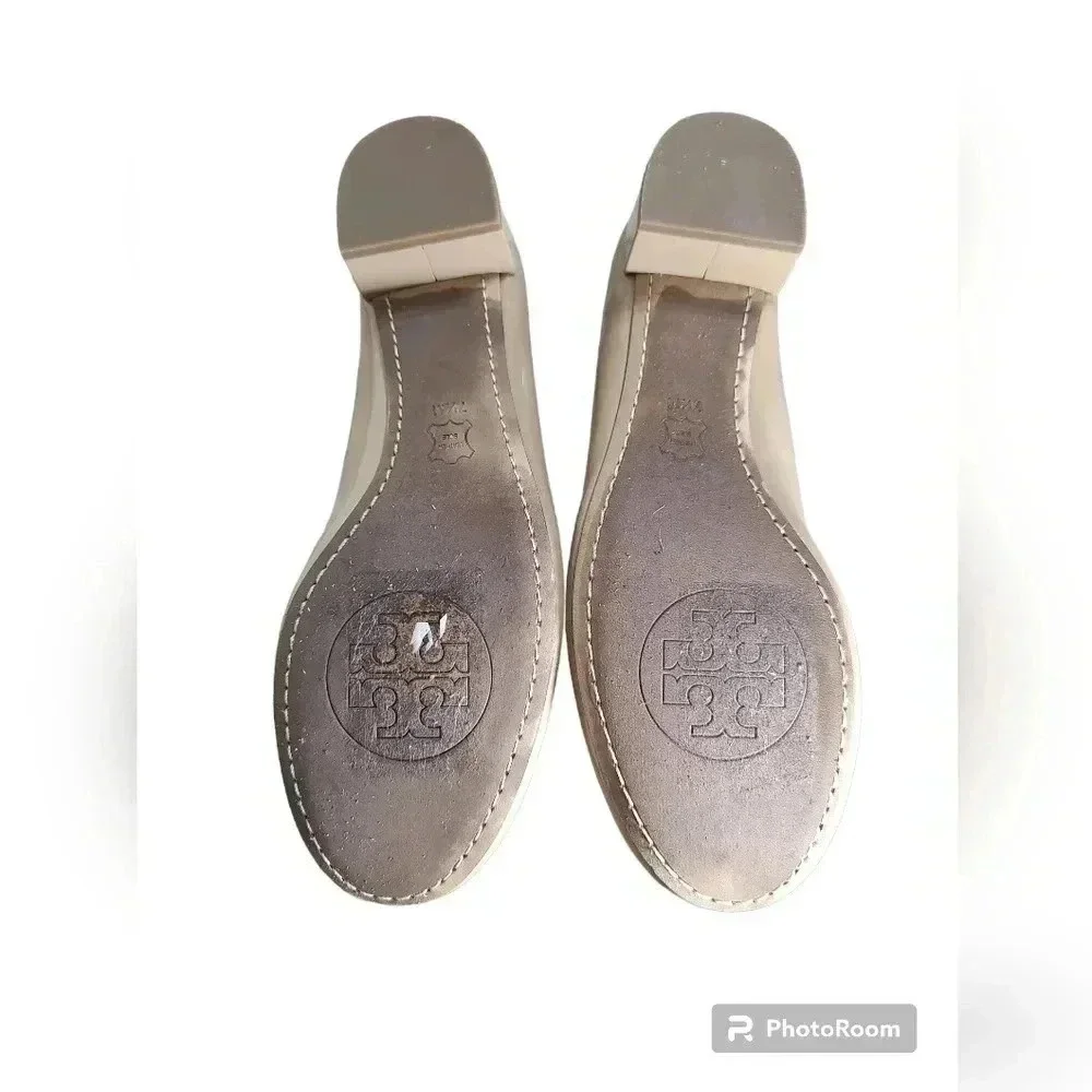 TORY BURCH Solid Tan Patent Leather Block Mid Heel Pumps Bow Accent